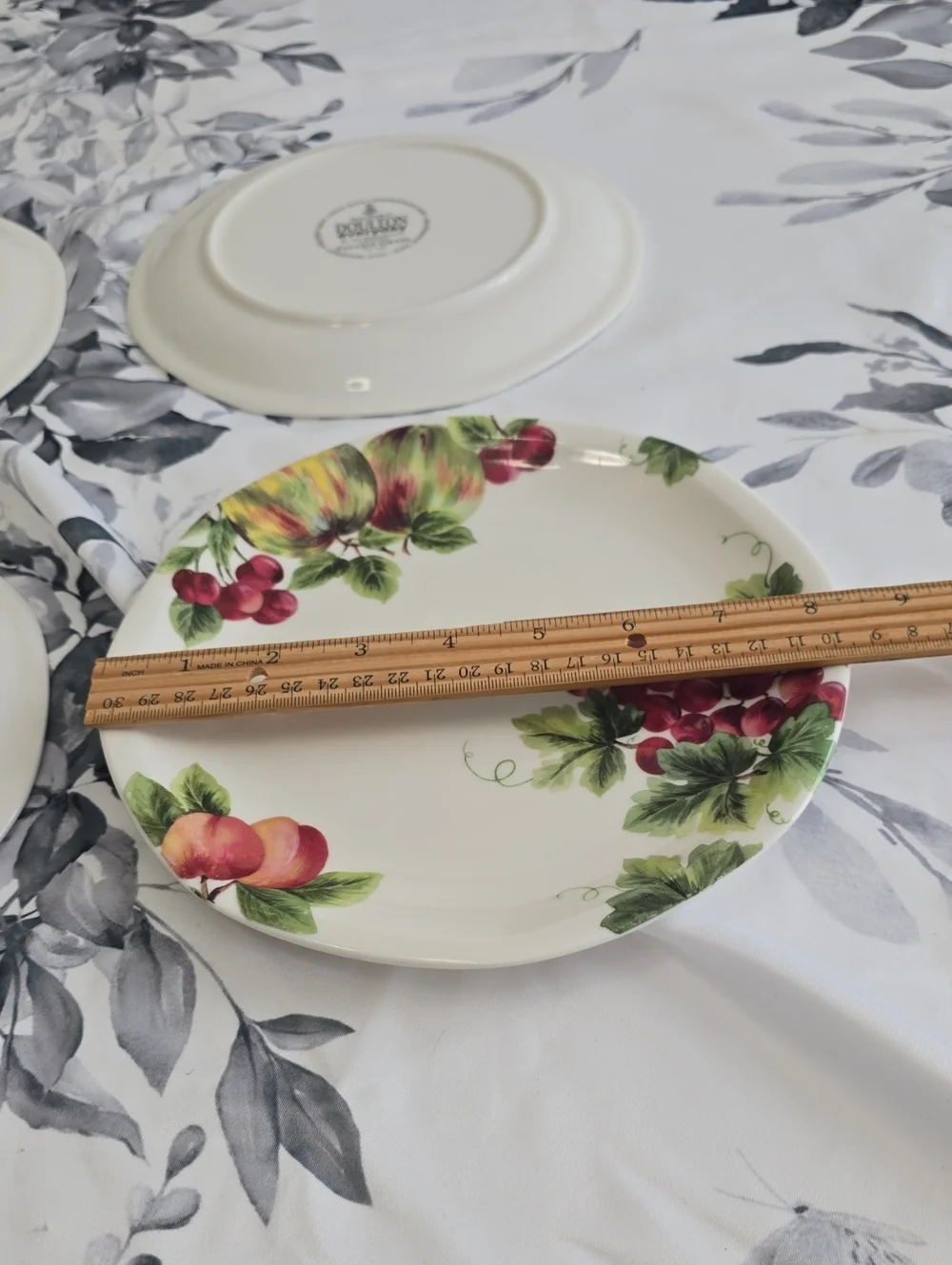 Vintage Royal Doulton Set Of 4 Everyday Fine China Vintage Grape Salad Plates
